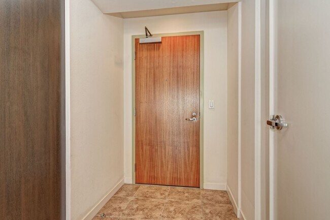 Foto del edificio - Modern Downtown Condo in Premier High-Rise...
