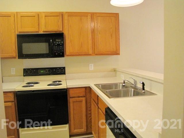 Building Photo - 9037 Cinnabay Dr