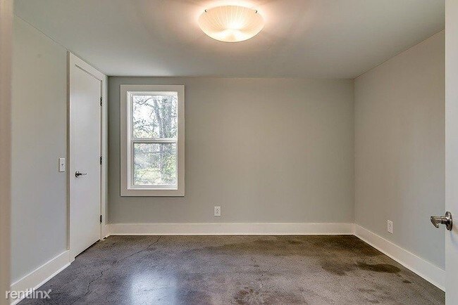 Building Photo - 1 br, 1 bath Apartment - 219 Hart Lane B