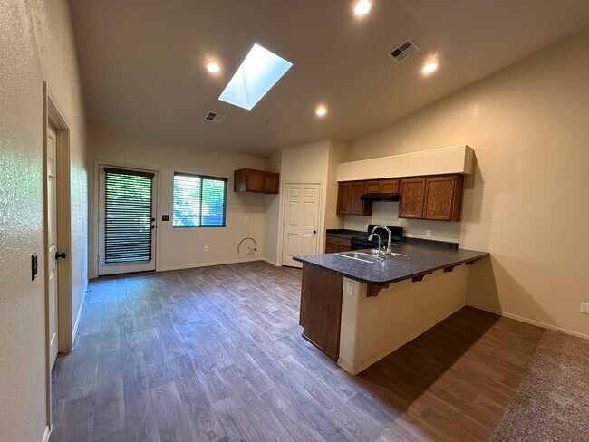 Foto del edificio - 3074 S Todd Ave