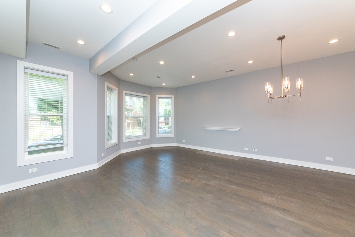 Primary Photo - 2223 W Washington Blvd