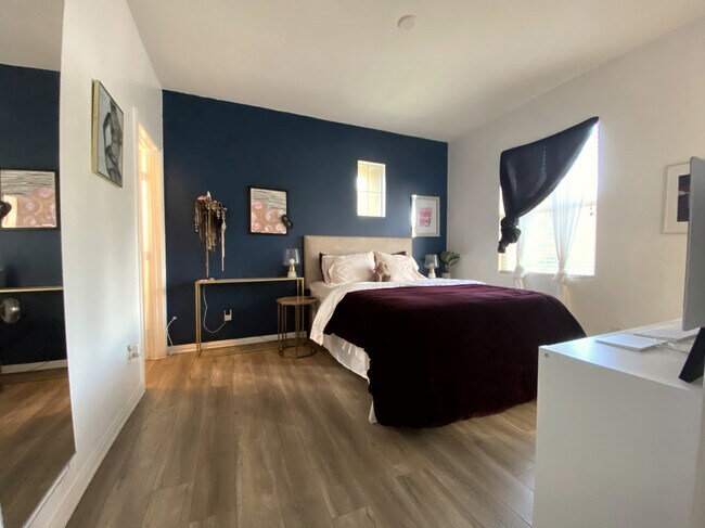 Master w/ Walkin Closet - 119 Danbrook