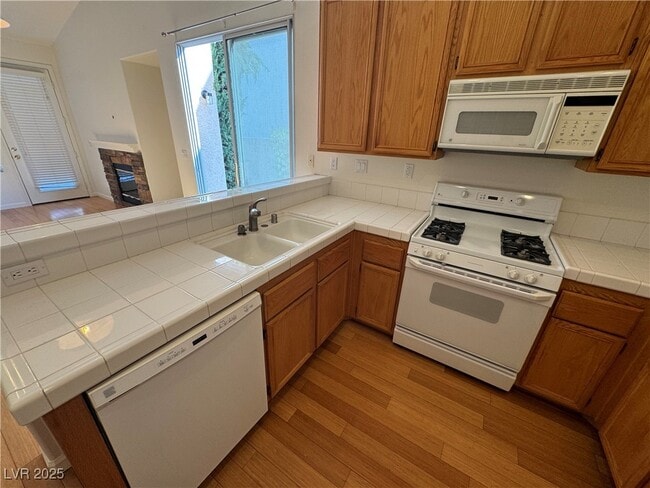Foto del edificio - 1745 Park Mesa Ln