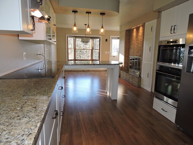 Kitchen - 612 E Rd