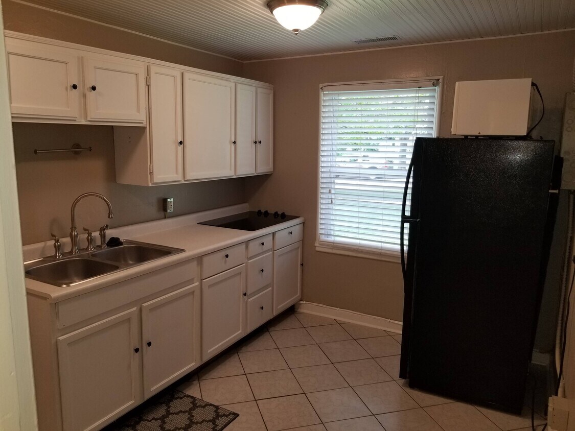 6804 Northway Unit 6806, Greendale, WI 53129 Apartments in Greendale