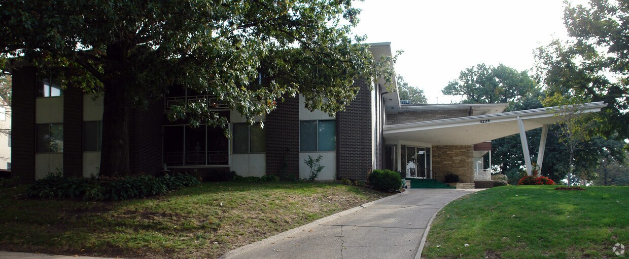 Building Photo - 4222 Grand Ave