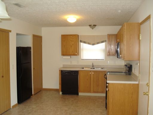Building Photo - 563 Rockets St