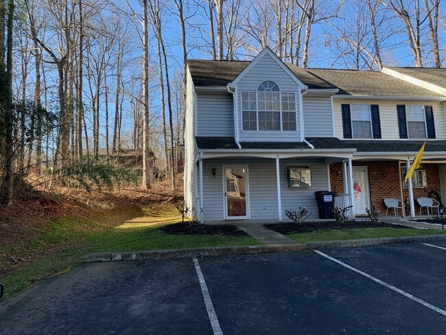 Building Photo - 1 Jefferson Village Dr