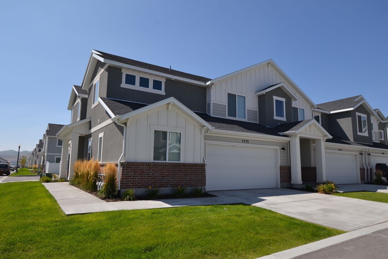 Gorgeous 4 Bed 3 Bath Townhouse in Riverton! - Gorgeous 4 Bed 3 Bath Townhouse in Riverton!