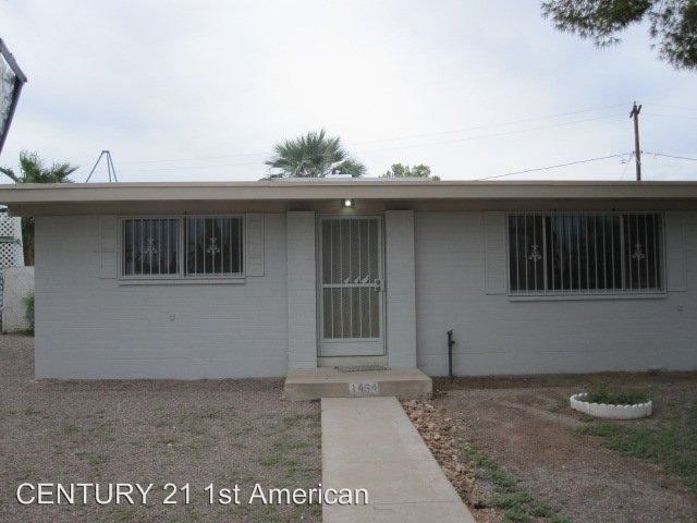 Primary Photo - 1454 E Iowa Dr