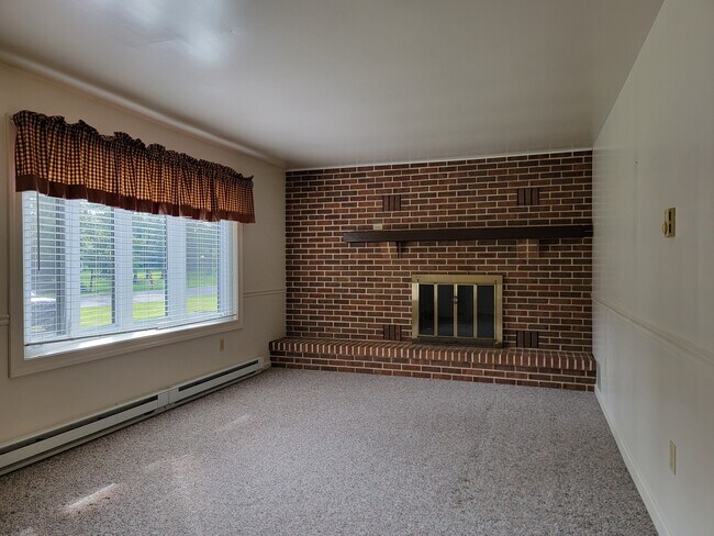 Foto del edificio - 1331 Woodland Cir
