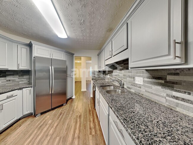 Foto del edificio - 643 Bartow Dr