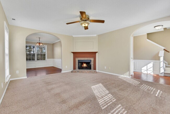Building Photo - Charming 3 bedroom 2.5 bathroom on a Cul-D...