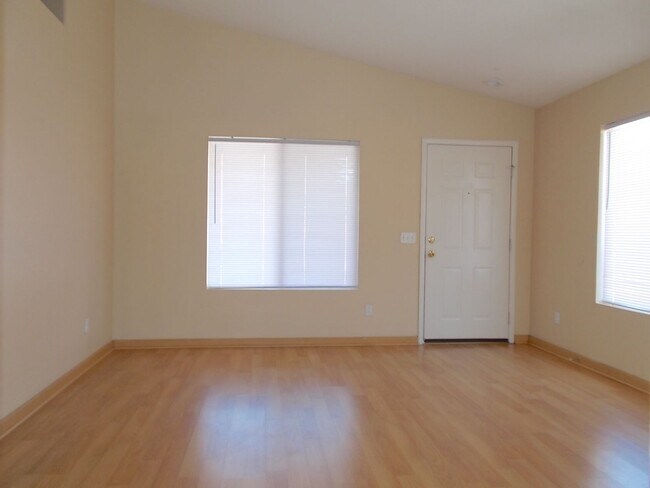 Building Photo - “Stunning 3-Bedroom Home with New Stainles...