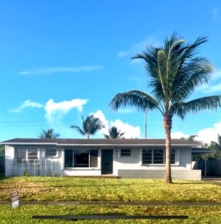 Foto principal - 640 NE 23rd Ct
