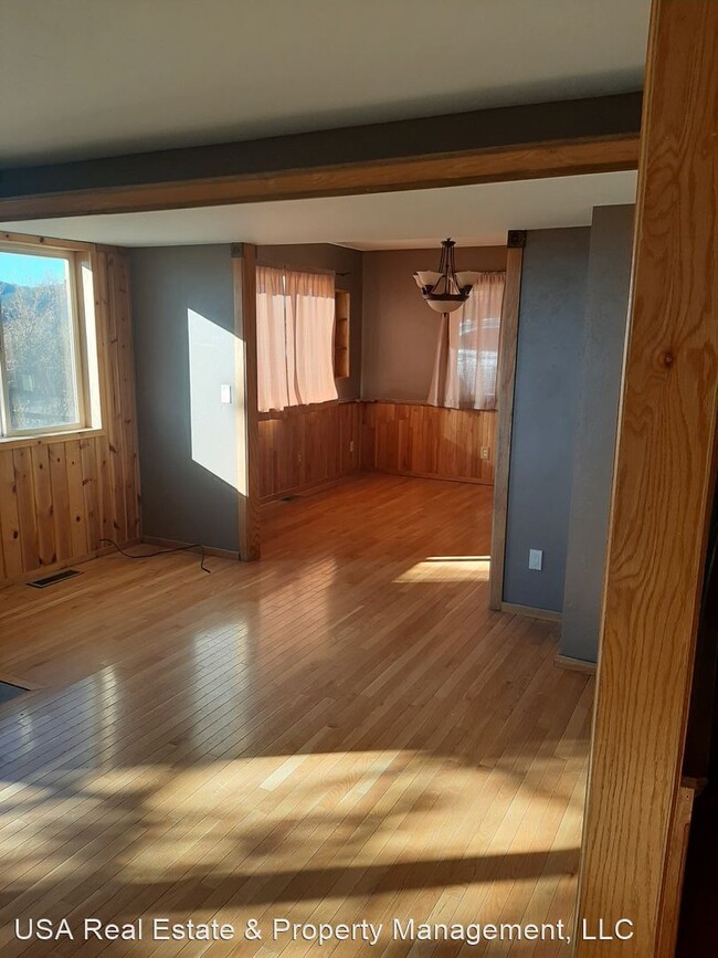 Building Photo - 3 br, 2 bath House - 1145 N. High Point Dr.