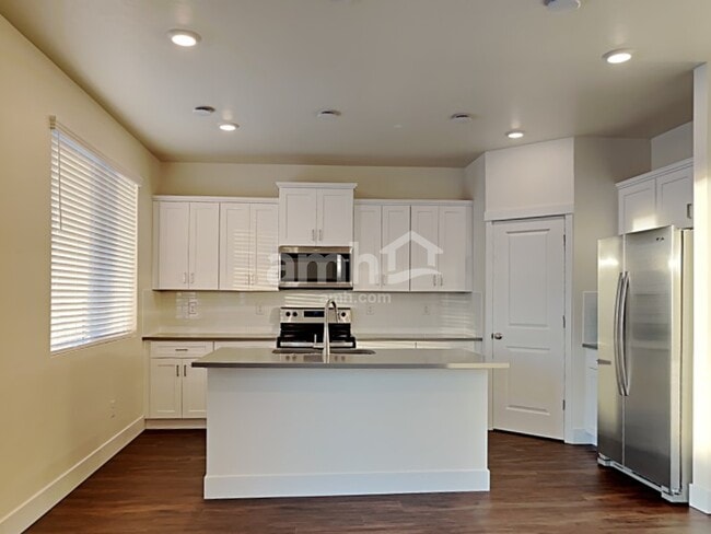 Building Photo - 7688 Mardale Ln