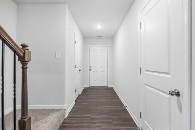 Building Photo - Location Location; 3 BR, 2.5 BA home