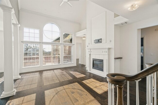 Building Photo - 9028 Bottlebrush Ln