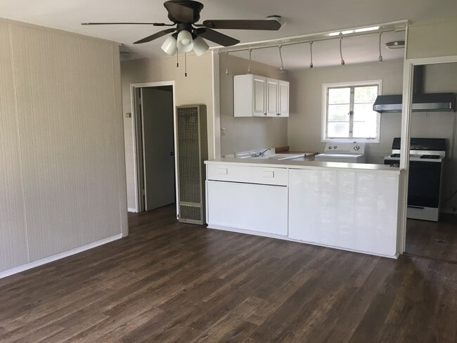 Building Photo - BUNGALOW CLOSE TO ZOLKER PARK