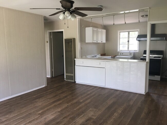 Foto del edificio - ***BUNGALOW IN THE HEART OF 78704***