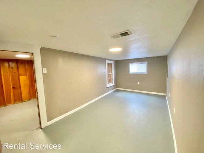 Building Photo - 3 br, 2 bath House - 1103 Avenue B