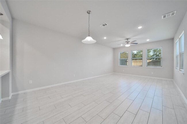 Building Photo - 7415 Hinsdale Dr