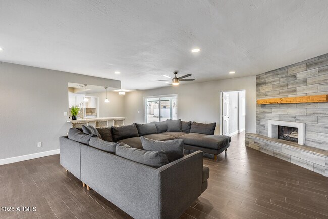 Foto del edificio - 7221 W Libby St