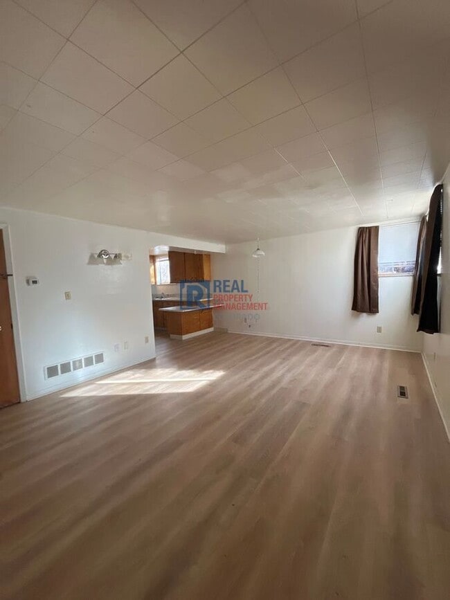 Building Photo - 1103 1/2 Emigh St-