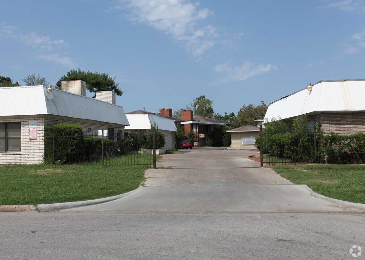 Building Photo - Glenwood Village Condominimums