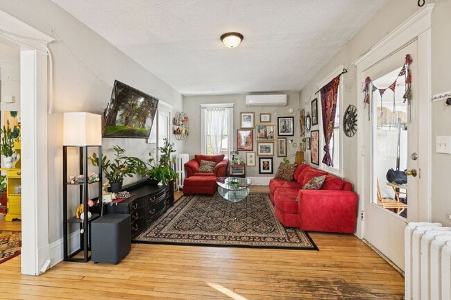 Building Photo - Beautiful single family home with near U of MN - 4 bed 2 bath