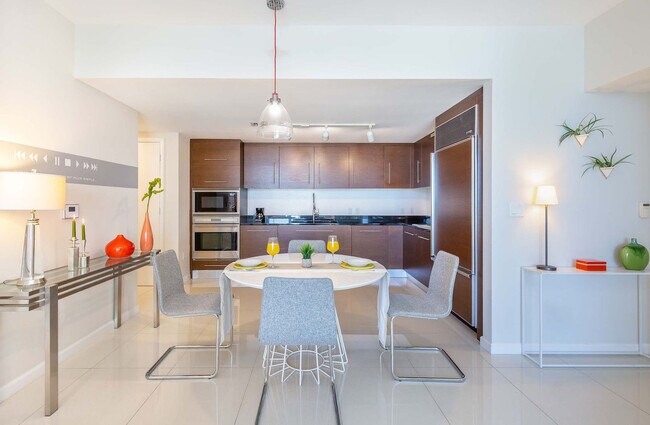 Building Photo - 485 Brickell Ave