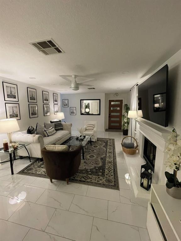 Foto del edificio - 1401 Tetbury Ln