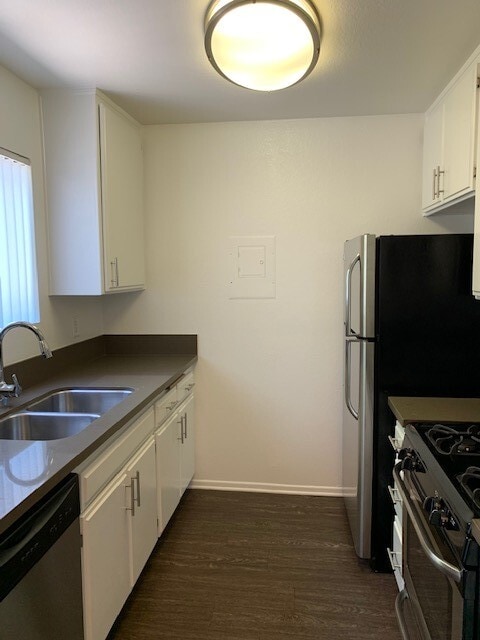 Building Photo - KBC Burbank