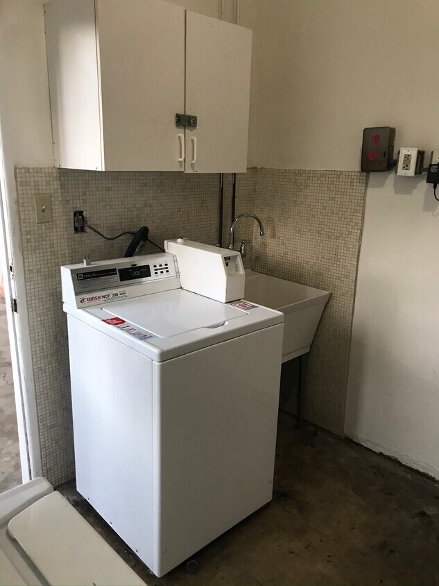shared laundry room - 6230 Milton Ave