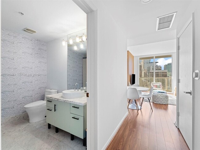 Foto del edificio - 244 Biscayne Blvd