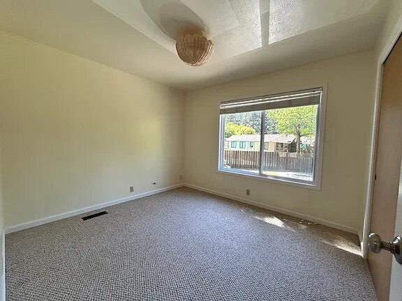 Foto del edificio - Charming upstairs Guerneville duplex. This home is close to town and has river access