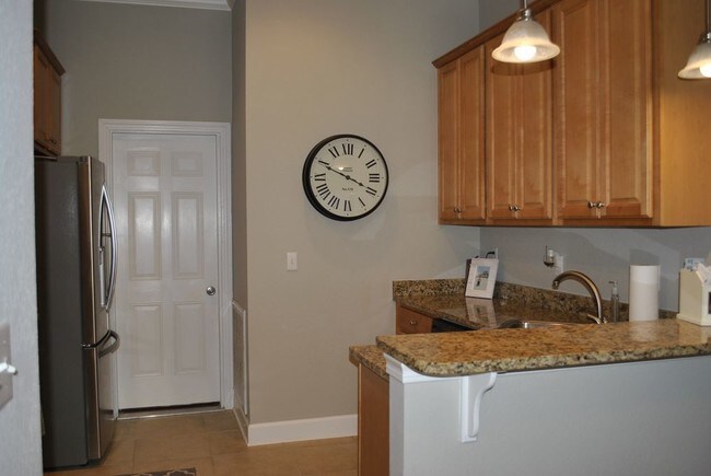 Foto del edificio - 355 Driftwood Rd