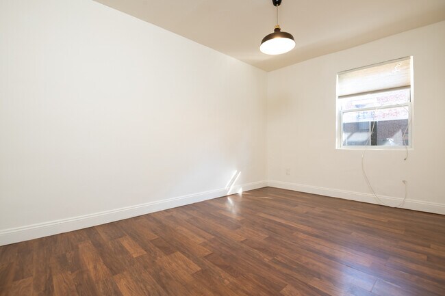 Foto del edificio - 1520 Queen St NE