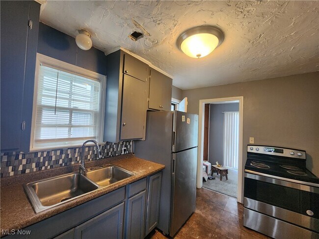 Foto del edificio - 17204 Walden Ave