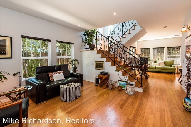 Building Photo - 2 br, 2 bath House - 513 Coronel Pl Unit #6