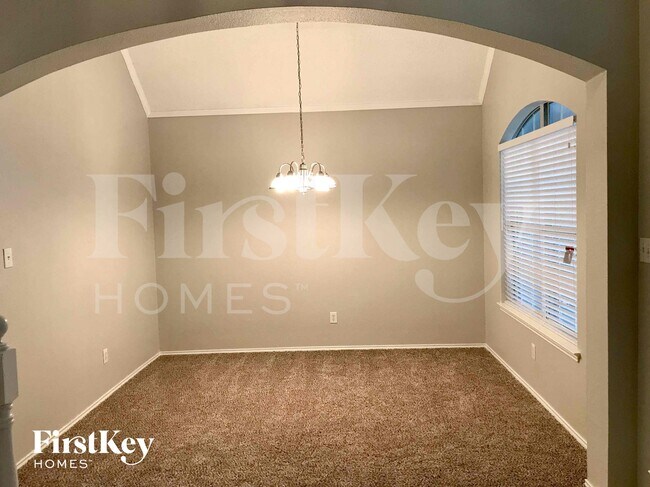 Building Photo - 424 Valley View Dr