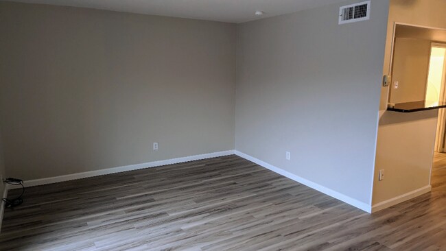 Building Photo - 6948 Colonial Woods Dr