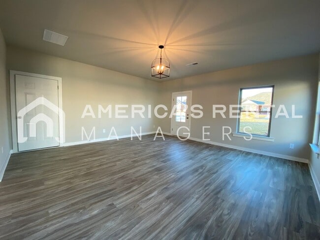 Building Photo - Home for Rent in Weaver AL. Available to View with 48 Hours Notice!!!