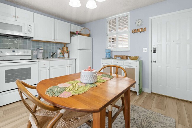 Foto del edificio - 5800 Bonita Beach Rd SW