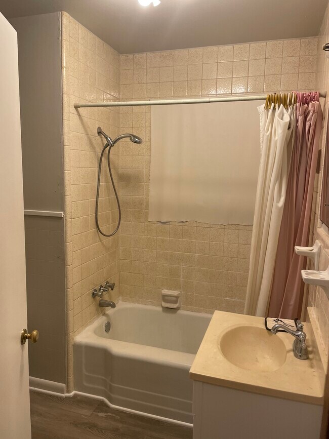 Building Photo - 111 Japonica Ln