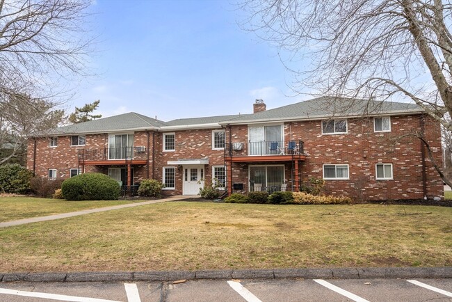 Building Photo - 96 Fountain Ln