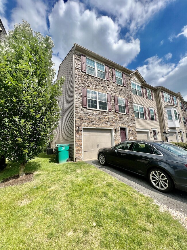 Foto del edificio - 40 Barrington Ct