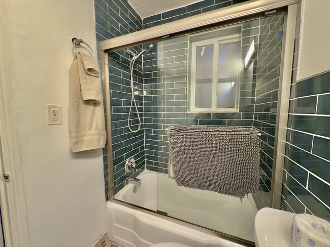 Foto del edificio - 329 Madison St