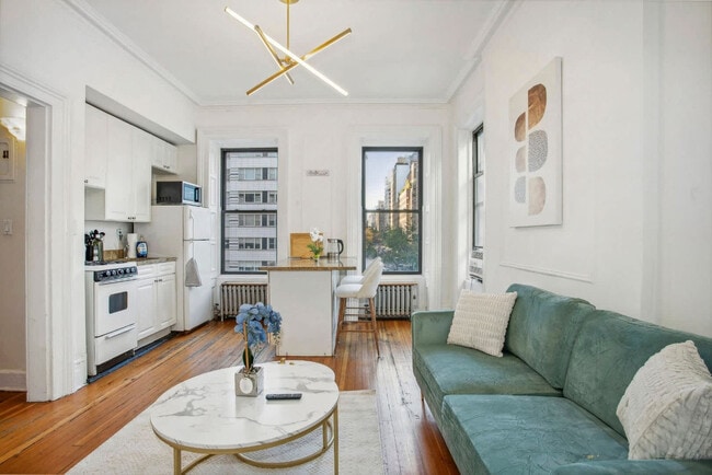 Building Photo - 300 E 69th St